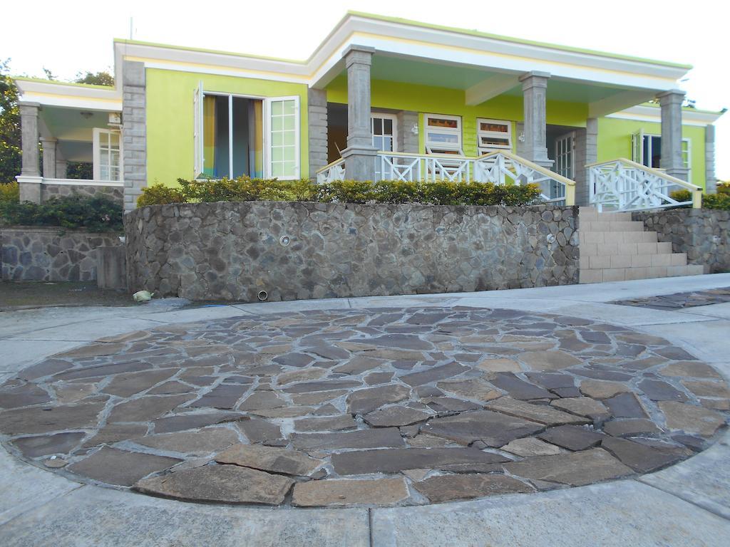 Diamond View Cottages Roseau Exterior photo